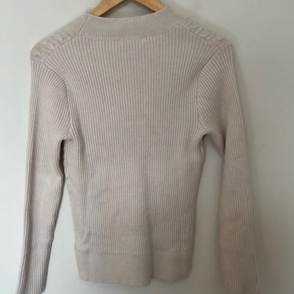 SUZY Shier V-Neck Sweater - Picture 7 of 9